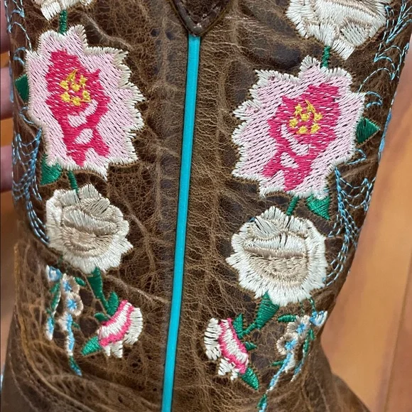 Macie Bean cowgirl boots with floral design - Picture 5 of 5